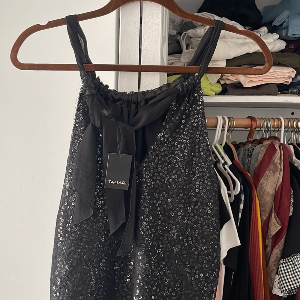 NWT TAHARI kimmy blouse sequin
